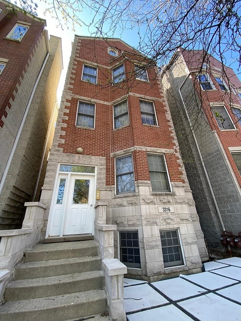 Exterior of 3316 N Damen Ave, Unit 1